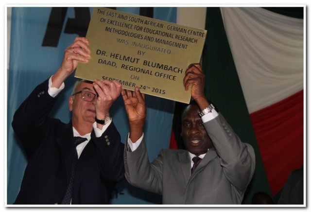 daad director handing over the plague